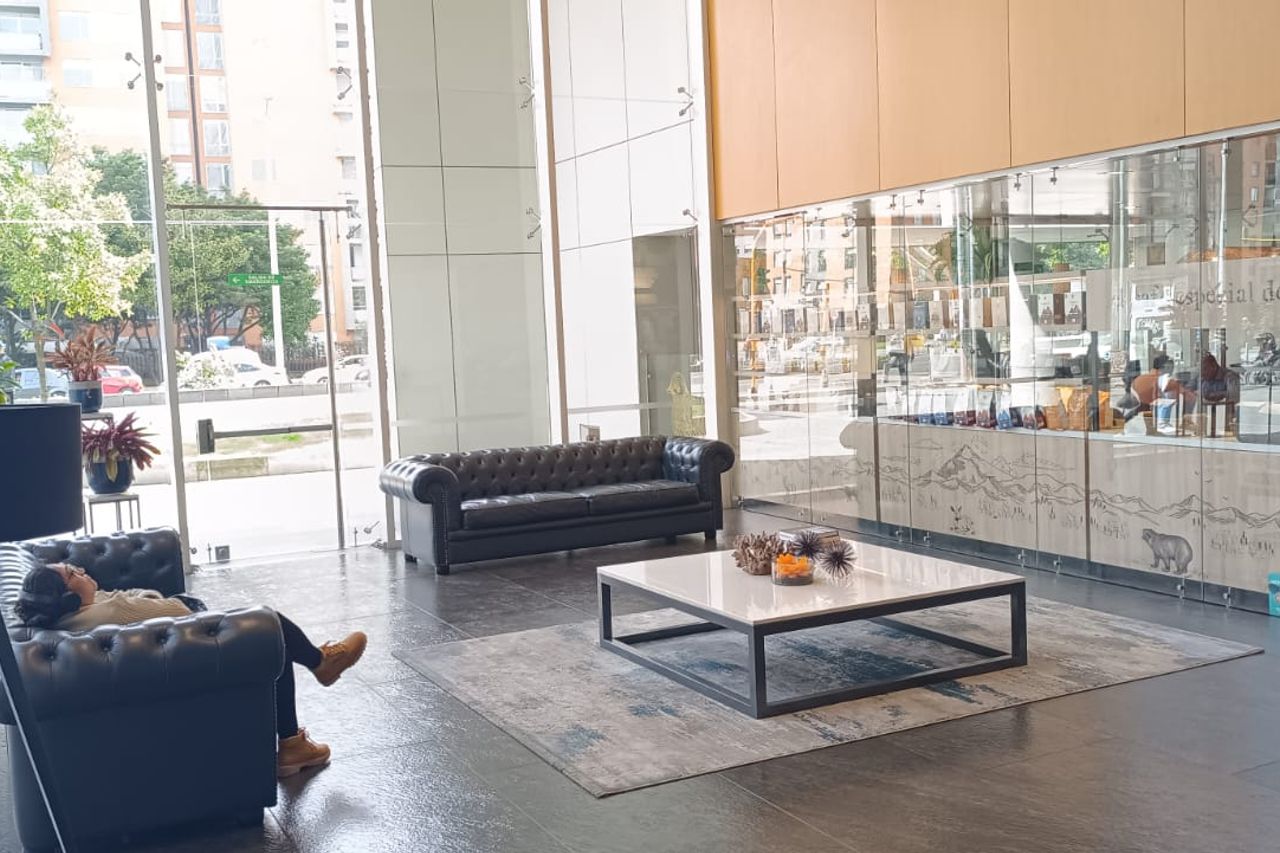 Mazurén Conjunto Comercial · Oficina 706, foto 1 de 17